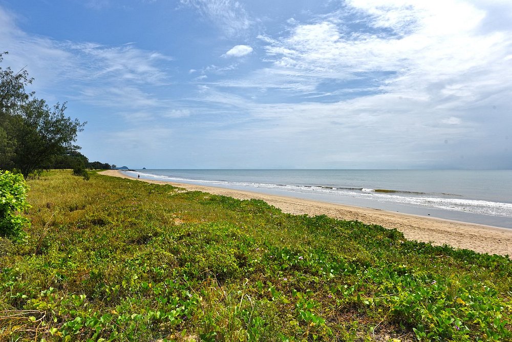 Gorgeous Yorkeys Knob - The Golden Sands Beach Resorts